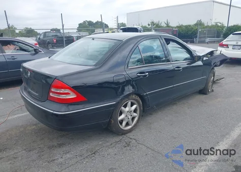 2002 Mercedes-Benz C 320 z USA, uszkodzony, nr VIN WDBRF64J72E009116